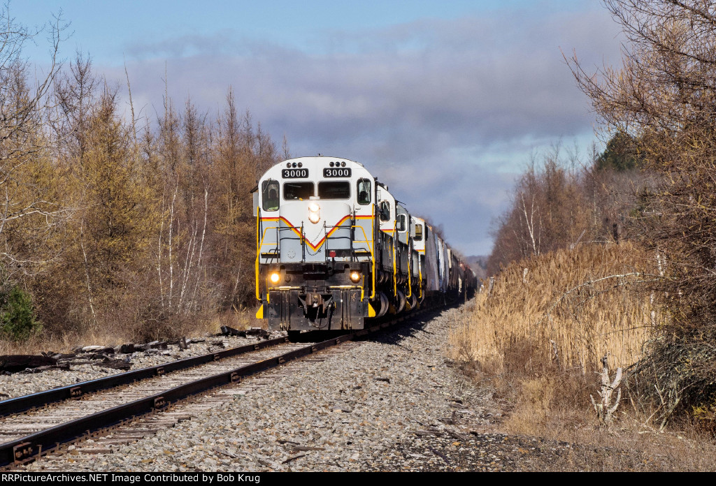 DL 3000 approaching the Tobyhanna Army depot siding, eastbound